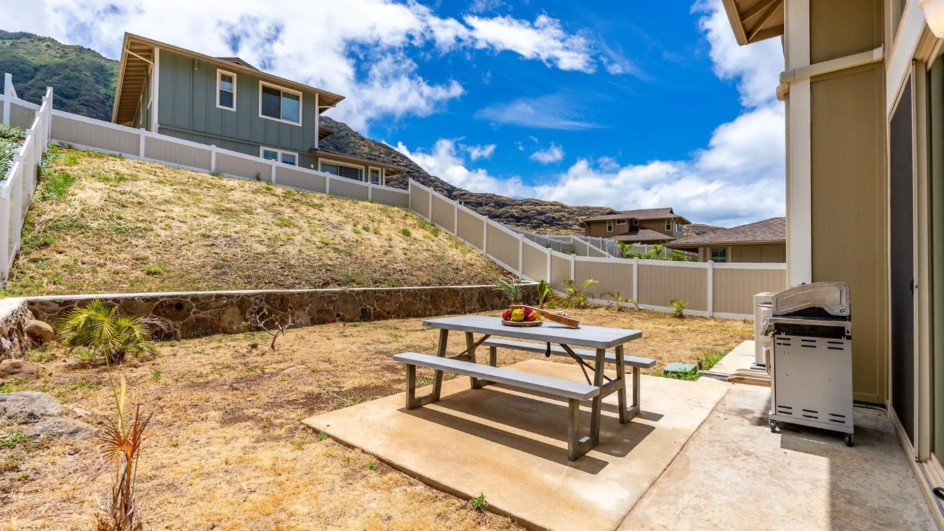 # Marbella Lane-Elegant 3Br Getaway W-Superb Views Villa Waianae